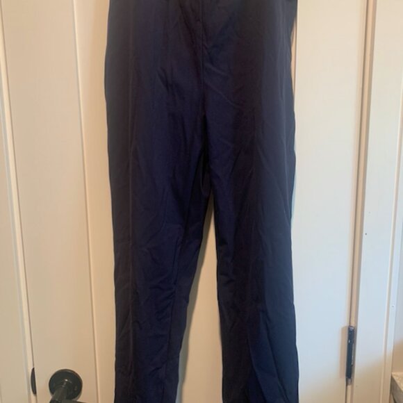 Aritzia The Group by Babaton "Weekender" pant in navy (size M) - Picture 4 of 4
